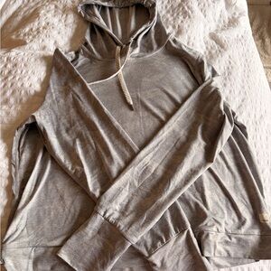 Vuori women’s Light Gray camo Hoodie Sweater